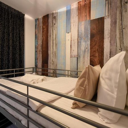 Discover Comfort: Charming & Spacious Apartment In The Old Town Bukares Bagian luar foto