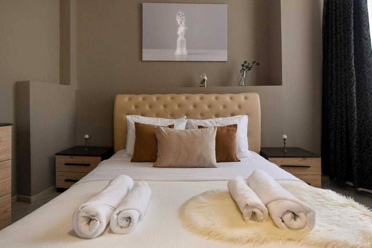 Discover Comfort: Charming & Spacious Apartment In The Old Town Bukares Bagian luar foto