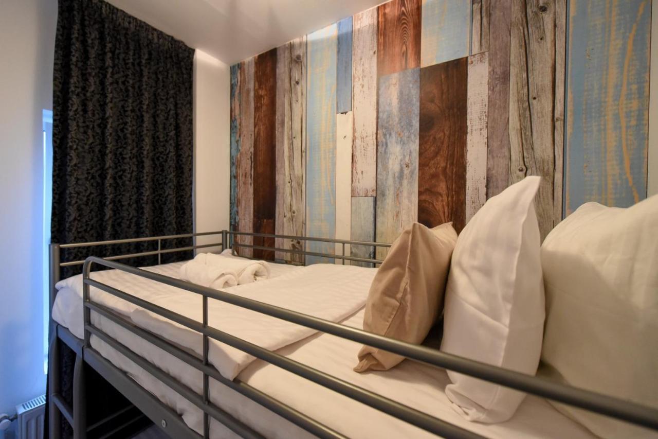 Discover Comfort: Charming & Spacious Apartment In The Old Town Bukares Bagian luar foto